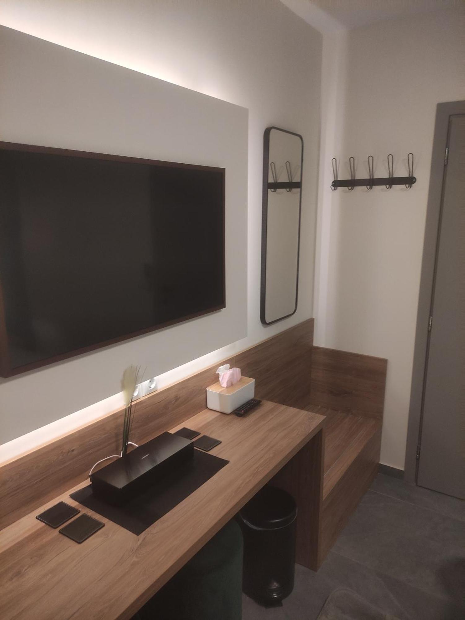 Iqoqo Hotels - Luxury Suites ヨアニナ エクステリア 写真