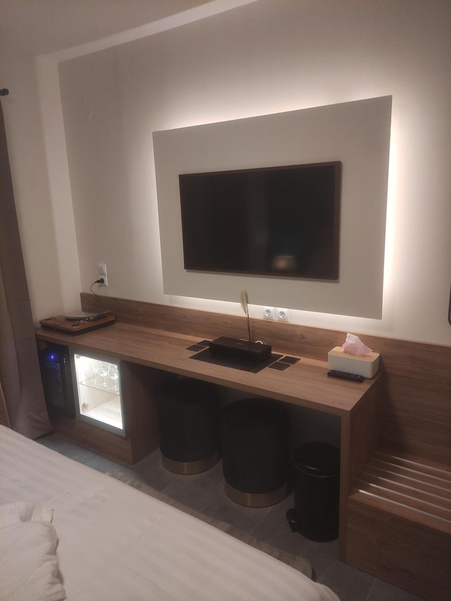 Iqoqo Hotels - Luxury Suites ヨアニナ エクステリア 写真