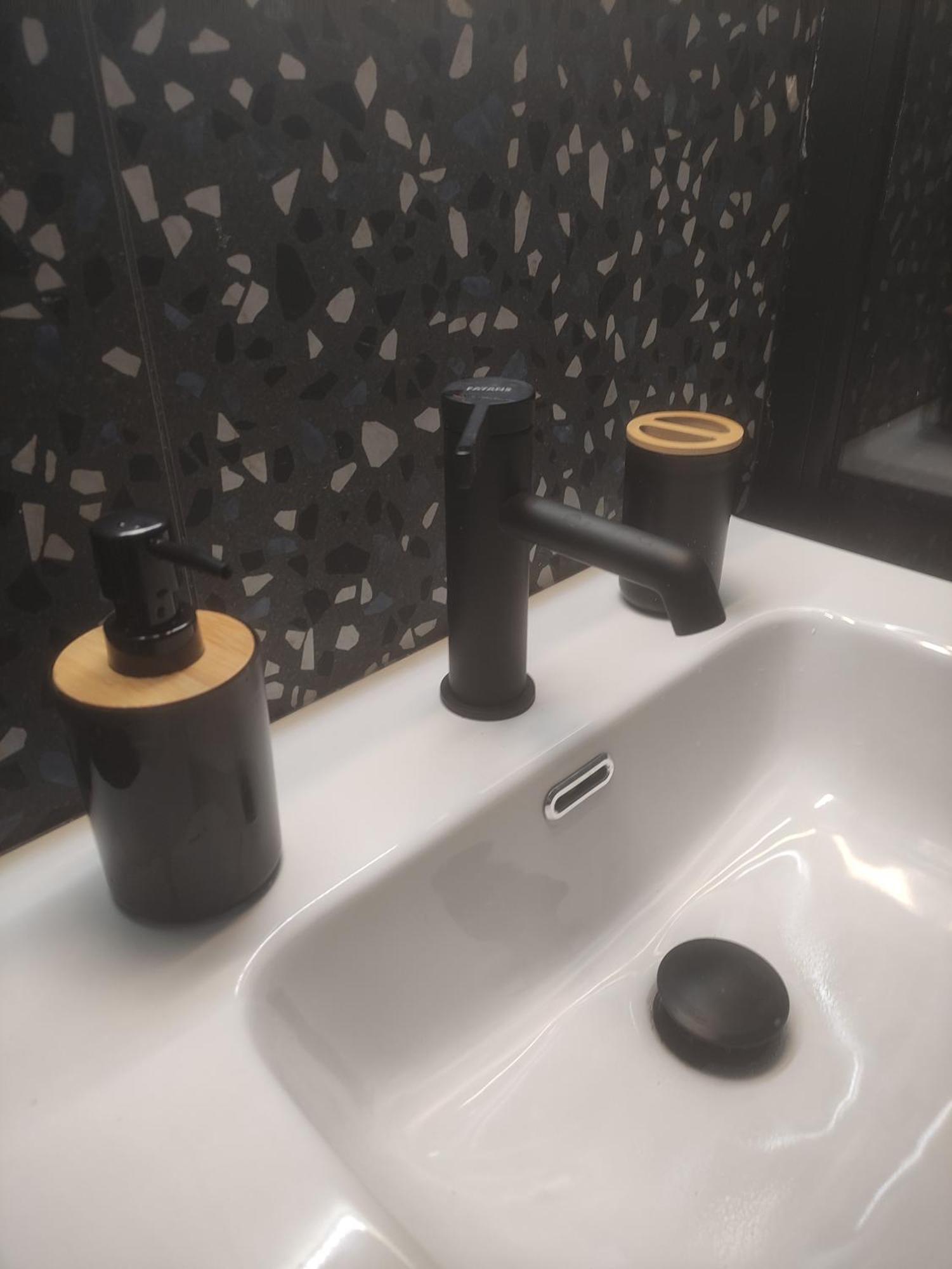 Iqoqo Hotels - Luxury Suites ヨアニナ エクステリア 写真